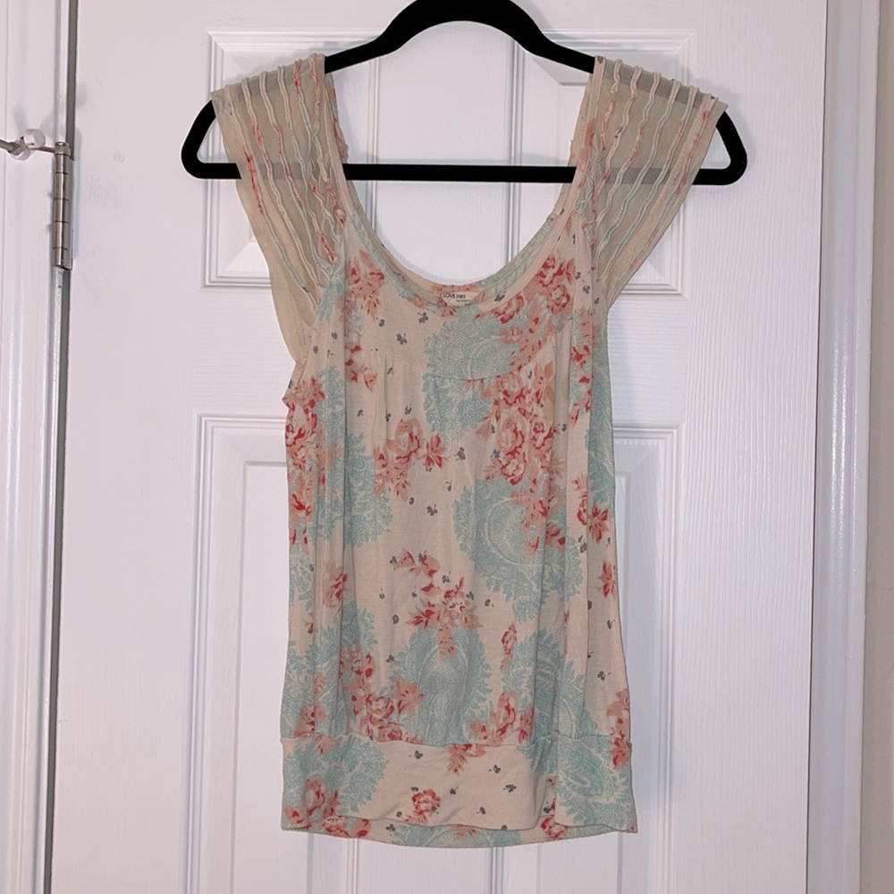 Floral blouse with lace sleeves. Size Small